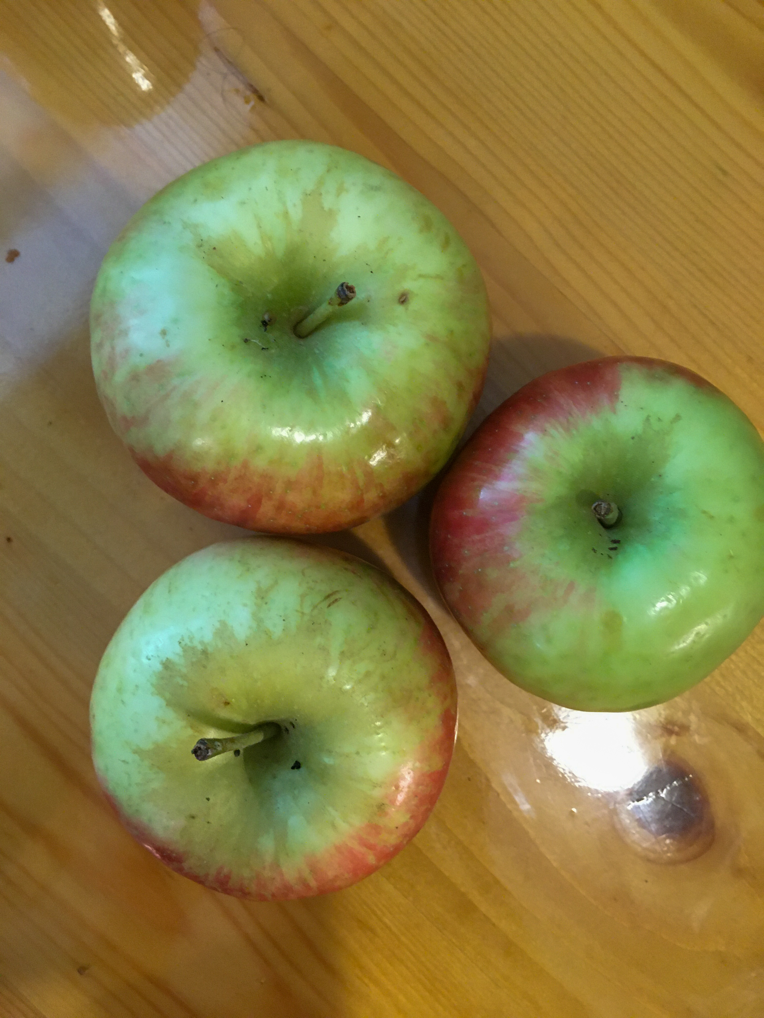 3 apples