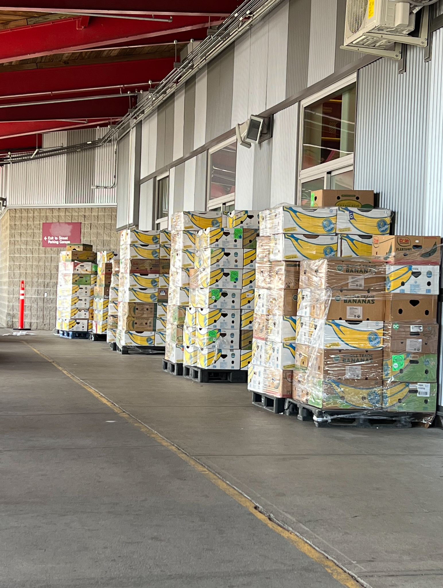 banana boxes on pallets
