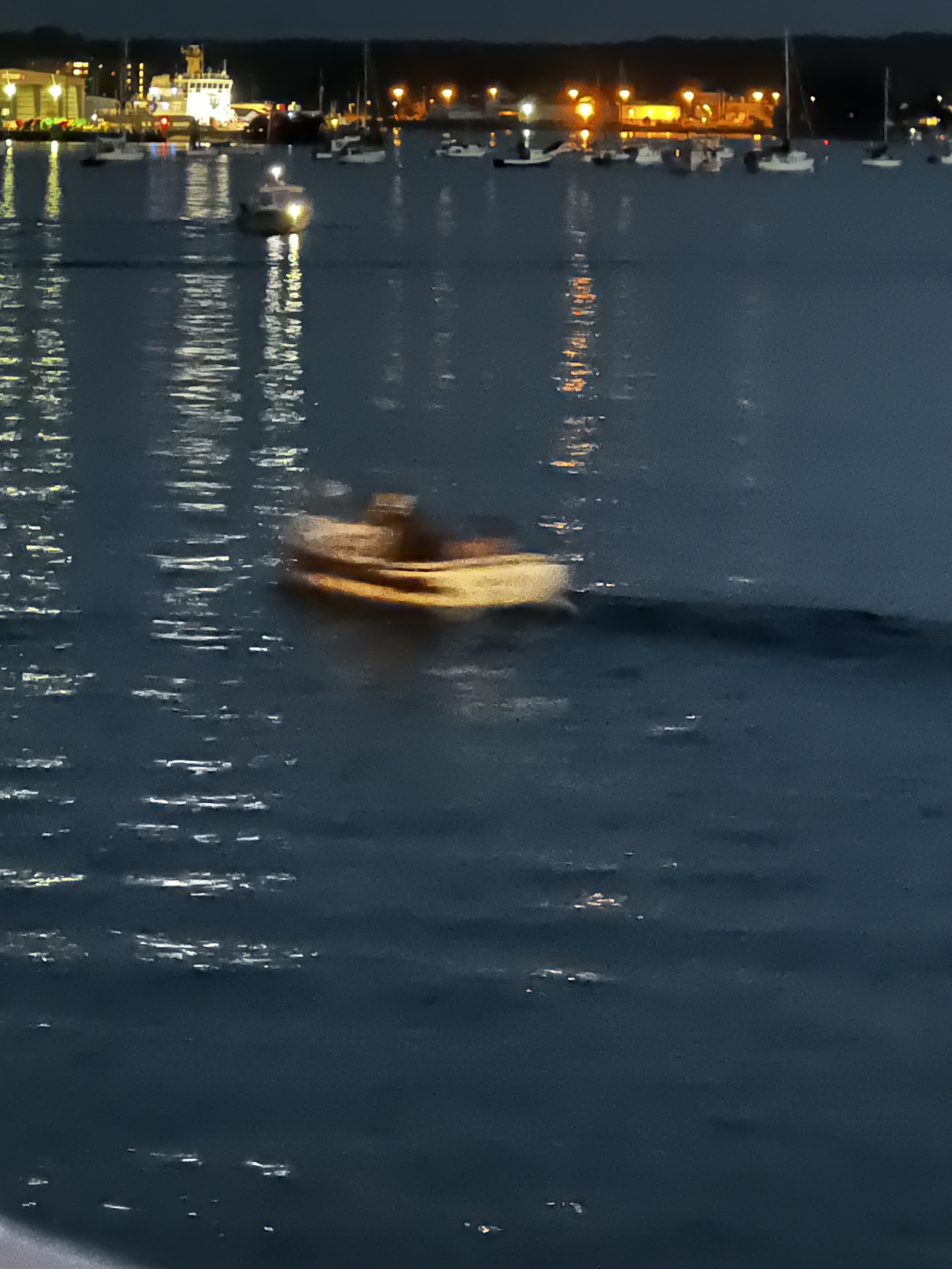 a blurry boat